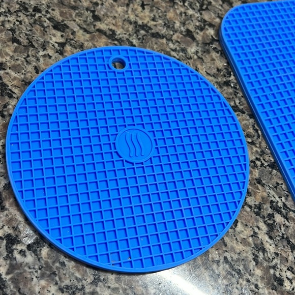 Thermos hi temp silicone trivet set - Picture 5 of 6